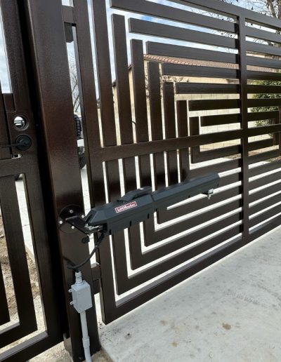 High-quality black metal double gate with an automatic opener, enhancing the aesthetic appeal of the home